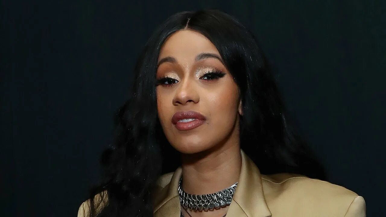 Cardi music. Белкалис марленис альманзар. Cardi music. Карди певица. Cardi b up.