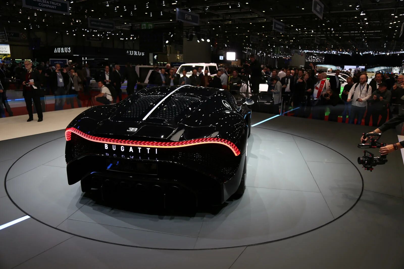 Самый дорогой код. Bugatti la voiture noire салон. Бугатти 2027. Самая дорогая Бугатти в мире 2022 года. Самая дорогая машина в мире 2022.