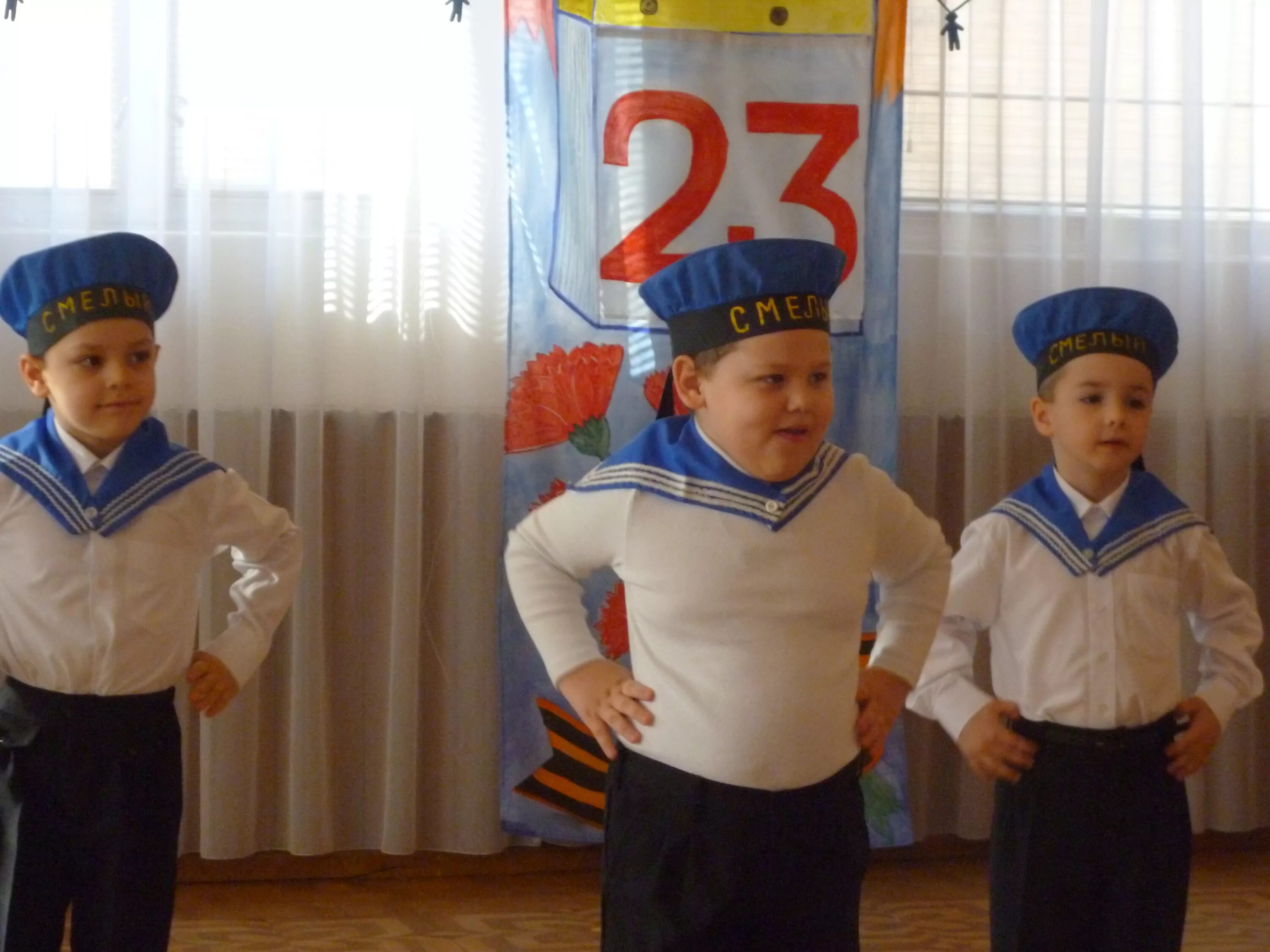 Солдатская форма для детей. Военный костюм для мальчика. Детская военная форма. Костюмы для детей на 23 февраля в детском саду. Выпускной в саду в морском стиле.