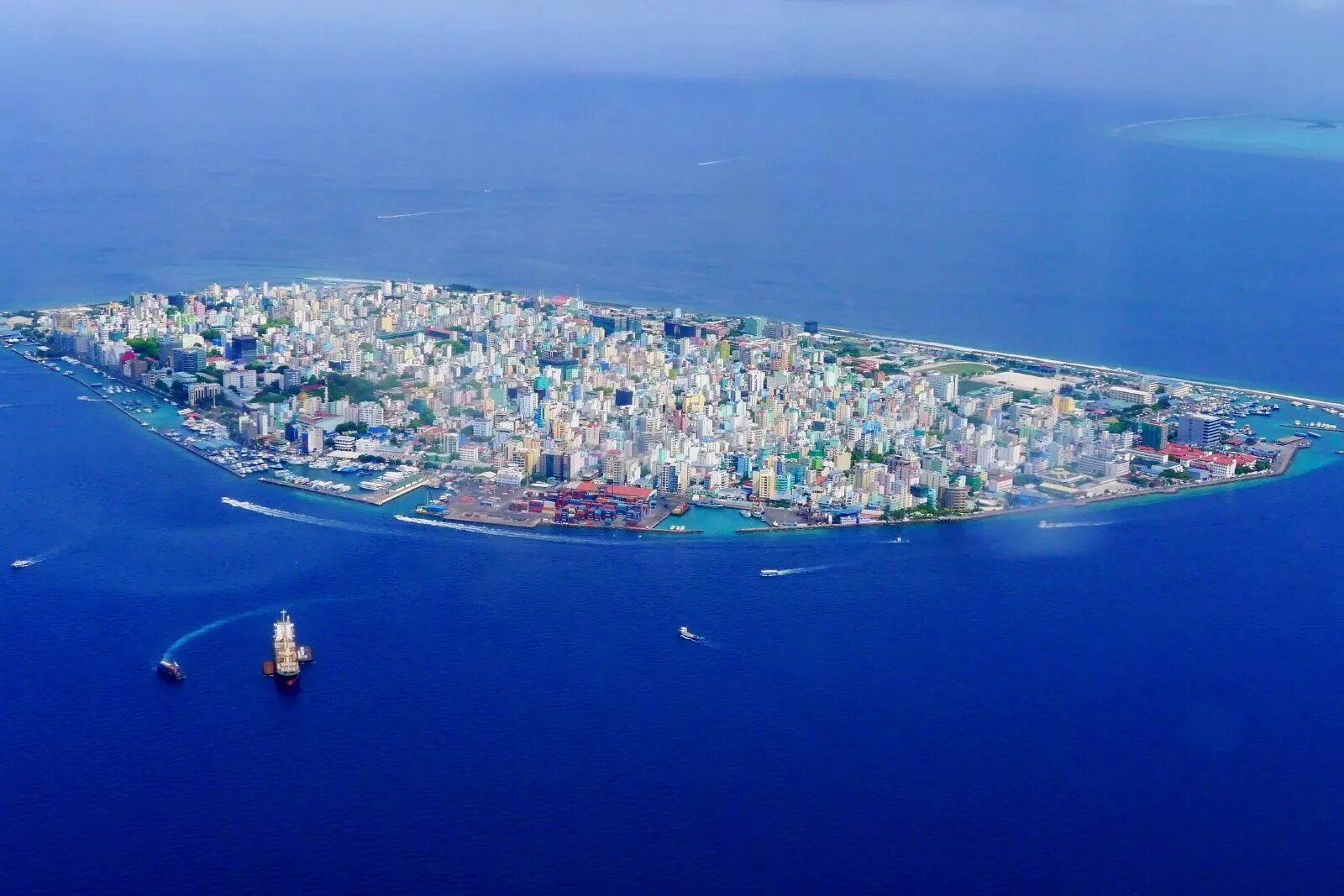 Island город. Столица Мальдивской Республики. Остров Мале Мальдивы. Острова Мальдивы столица Мале. Площадь Мале Мальдивы.