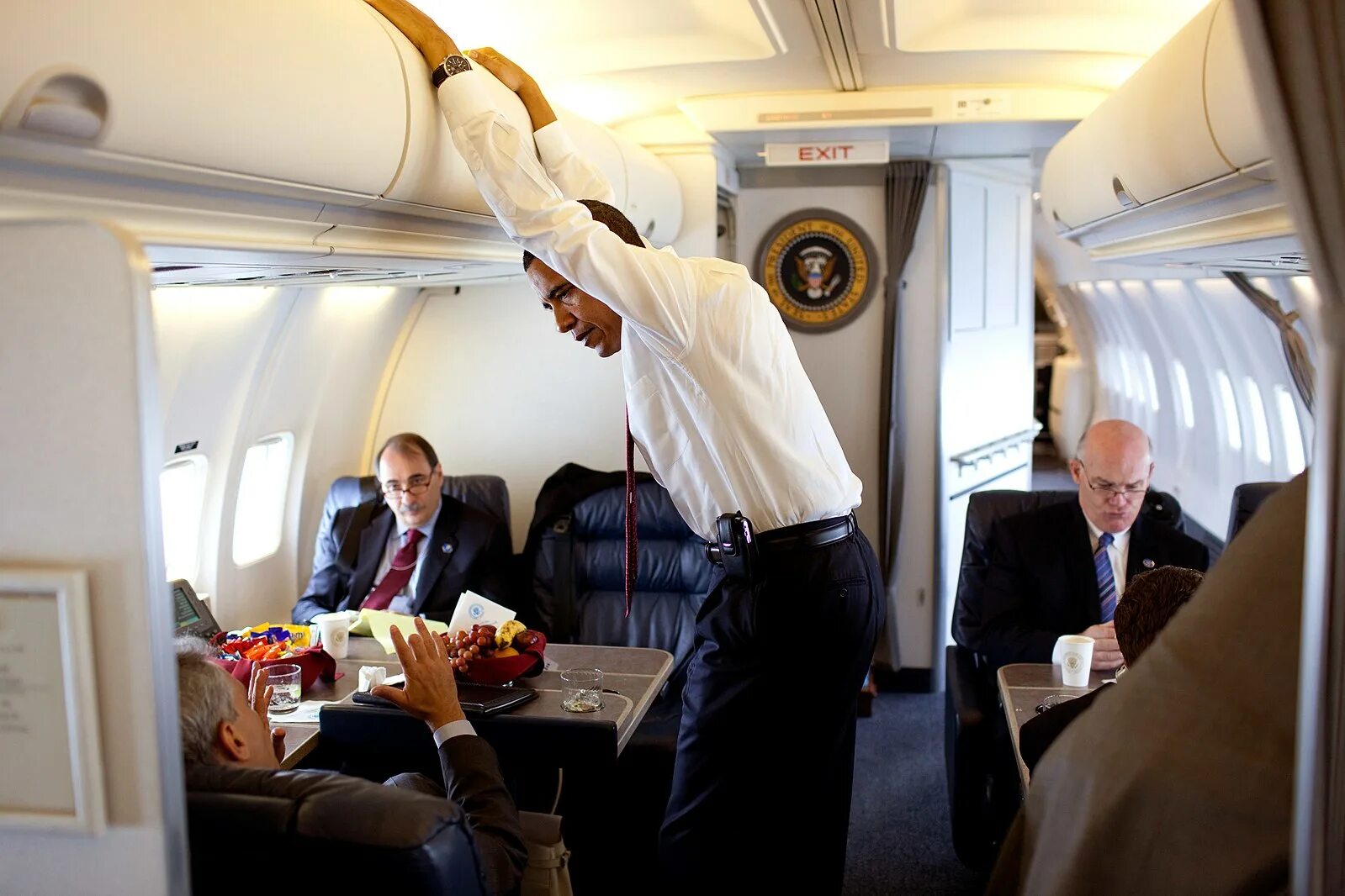 Борт 1 президента США. Самолет президента США Air Force one. Барак Обама в самолете. Боинг 747 президента США.