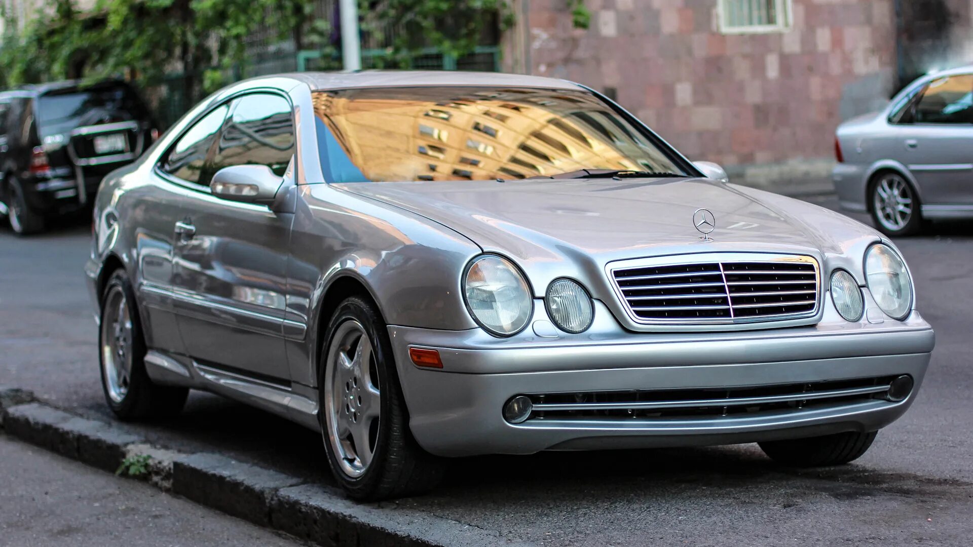 2000 v купить. Mercedes Benz CLK 430 w208. Mercedes Benz CLK 2000. Мерседес CLK купе 2000. Mercedes-Benz CLK-class 2000.