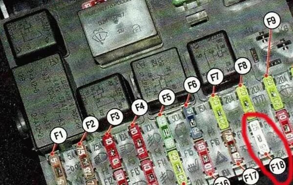 Схема и расположение блока предохранителей ВАЗ-2110, ВАЗ-2111 и ВАЗ-2112 : В Лад