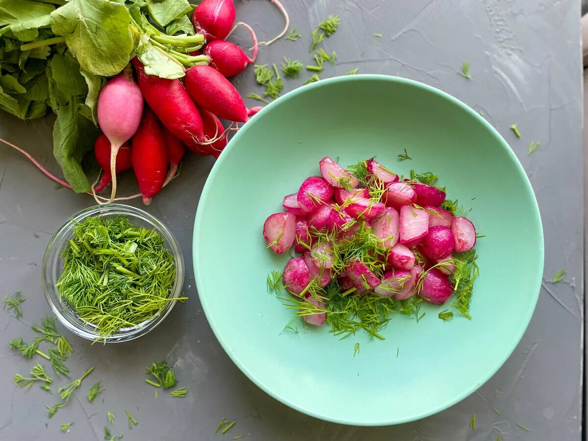 Редис квашеный. Моченая редиска. Редиска внутри. Редиска в огороде. Вкус редиски