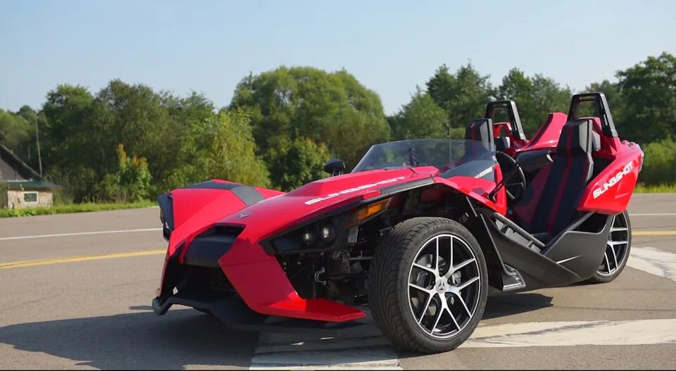 Трицикл Полярис. Трёхколёсный автомобиль Polaris. Трицикл машина Поларис. Polaris Slingshot трицикл тест драйв. Polaris slingshot