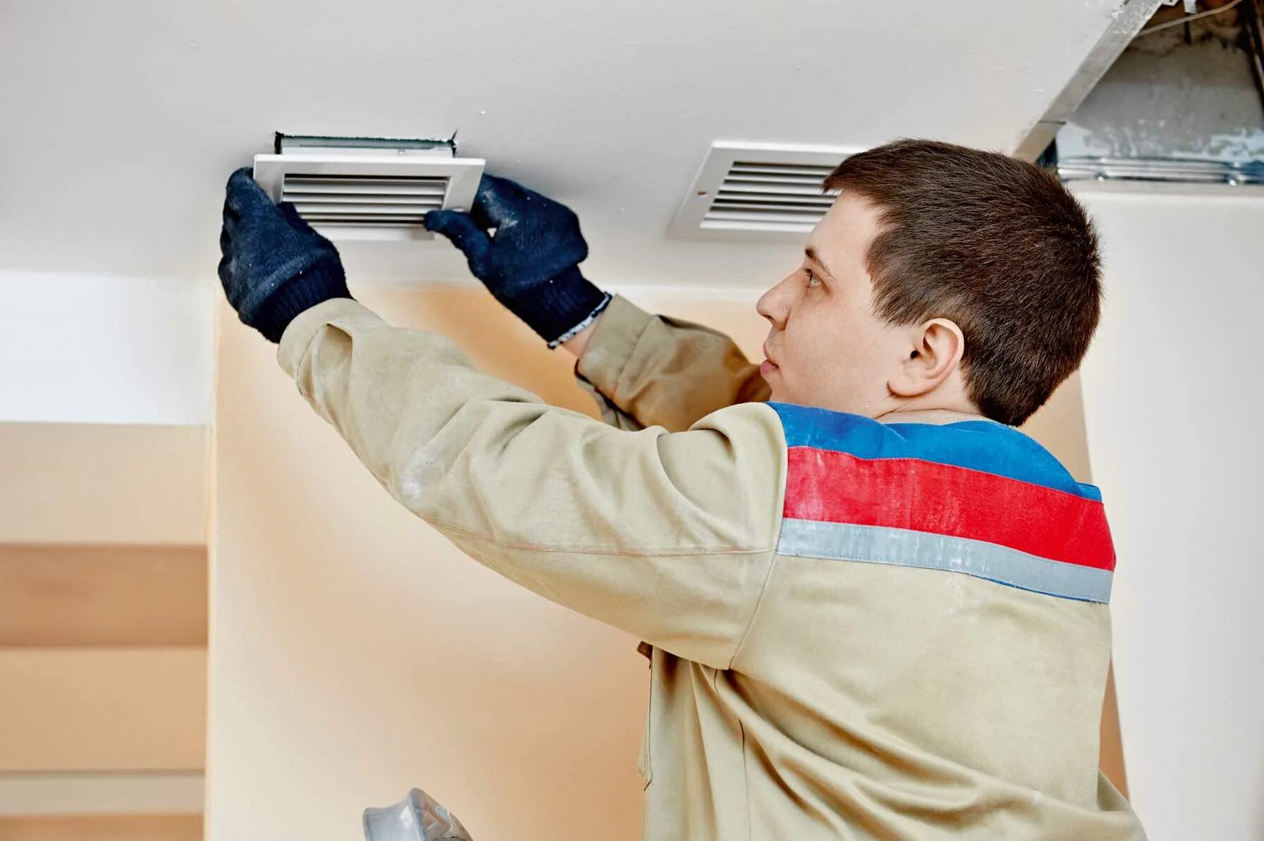 Запах от вентиляции идет. Запах от вентиляции идет. Принудительная вентиляция в ванной. Запах от вентиляции идет. В вентиляции запах от соседей.