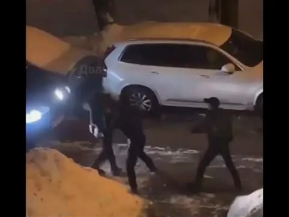 Опасный узбек. В чечне полицейский избивает подростка. Избили узбеков. Экс главу чеченской полиции. Избили узбеков.