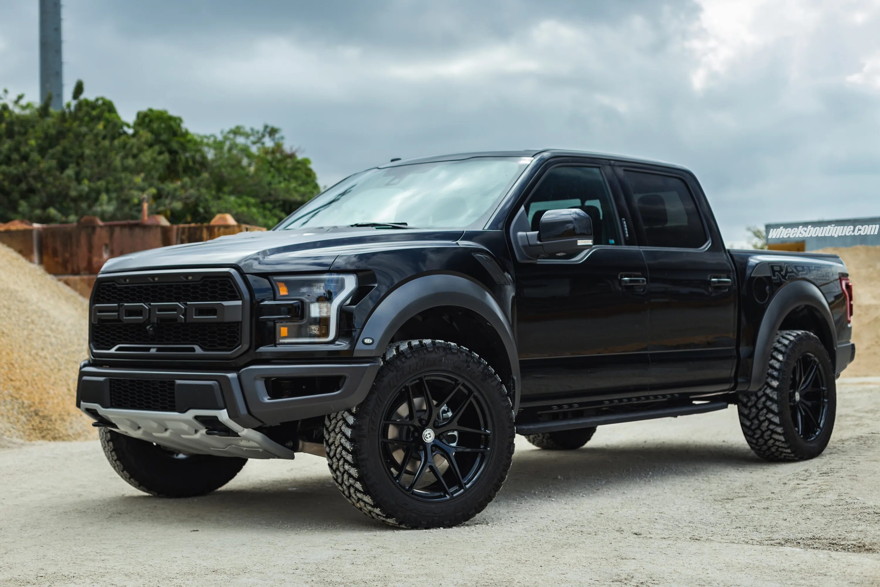 Форт раптор. Форд ф150 Раптор. Форд f150 Раптор. Ford Raptor черный. Ford f 150 Raptor матовый.