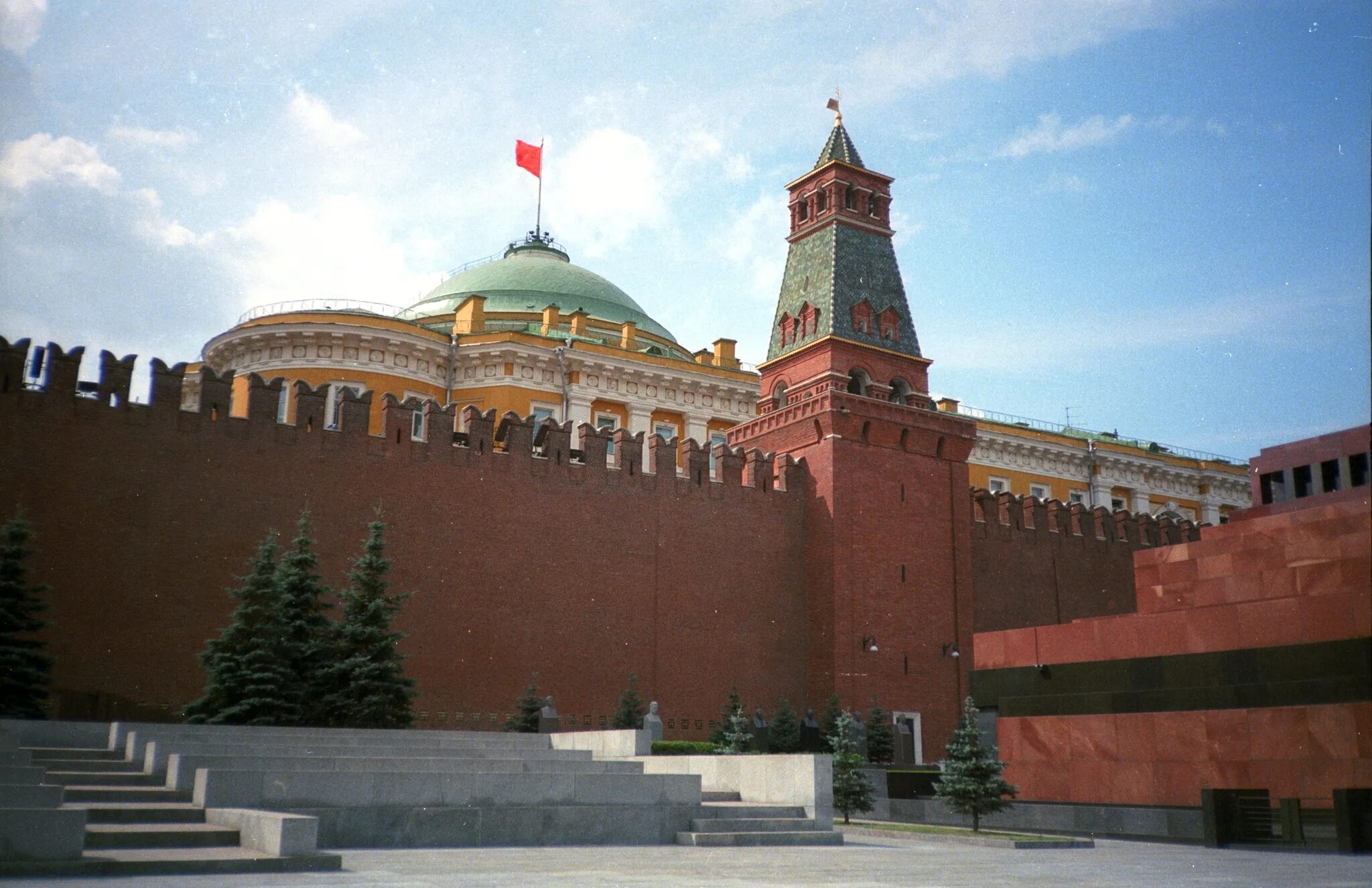 Кремлевская ссср. Московский Кремль 1991. Кремль 1991 год резиденция президента. Московский Кремль 1991 СССР. Сенатская башня Кремля.