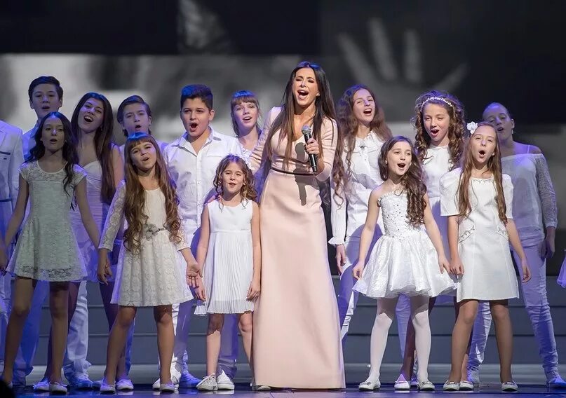 Эстрадный хор happy екатеринбург. Хор новая волна. Хор игоря крутого состав. Нарисуй хор игоря крутого. Дети академия игоря крутого.