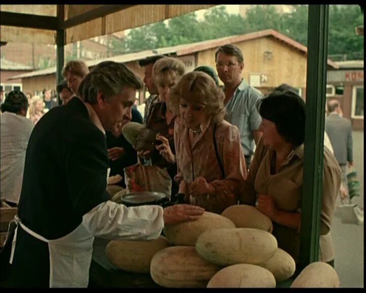 Сладкая как мед фильм. Вокзал для двоих дыни. Басилашвили вокзал для двоих. Вокзал для двоих дыни. Фильм вокзал для двоих дыни.