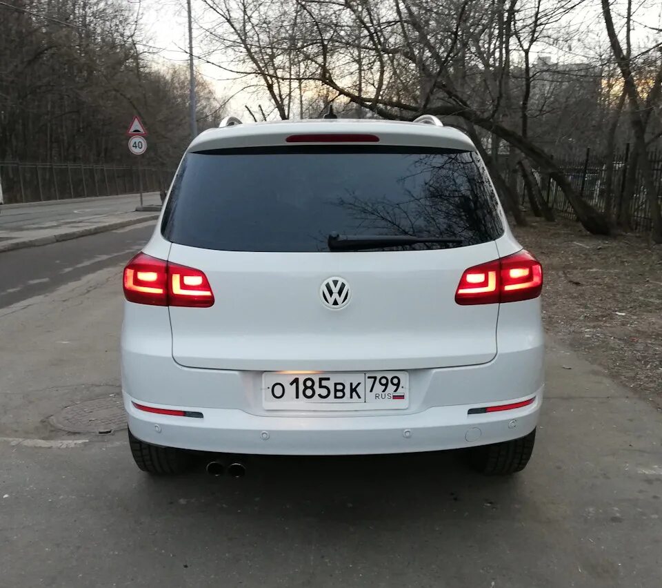 Тигуан заднее стекло. Volkswagen tiguan задний дворник. tiguan 2 задний дворник. задний дворник тигуан 1. задний дворник фольксваген тигуан задний.