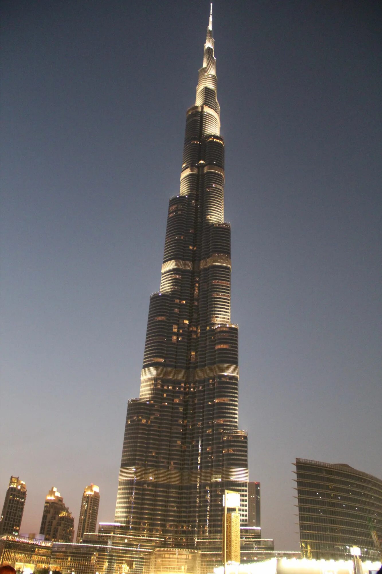 Башня бурдж халифа где. Небоскреб Бурдж-Халифа. Бурдж Халифа высота. Высота небоскреба Бурдж Халифа. Высота Бурдж Халифа в Дубае.