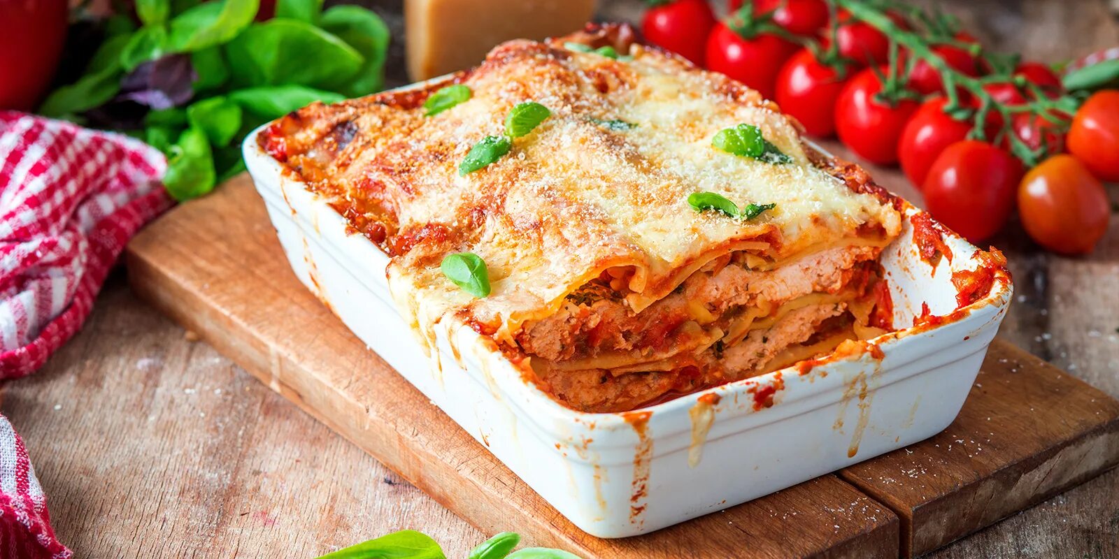 Рецепты итальянской домашней кухни. Лазанья (Lasagna) Италии. Национальное блюдо Италии лазанья. Лазанья Палермо. Лазанья итальянская классическая.