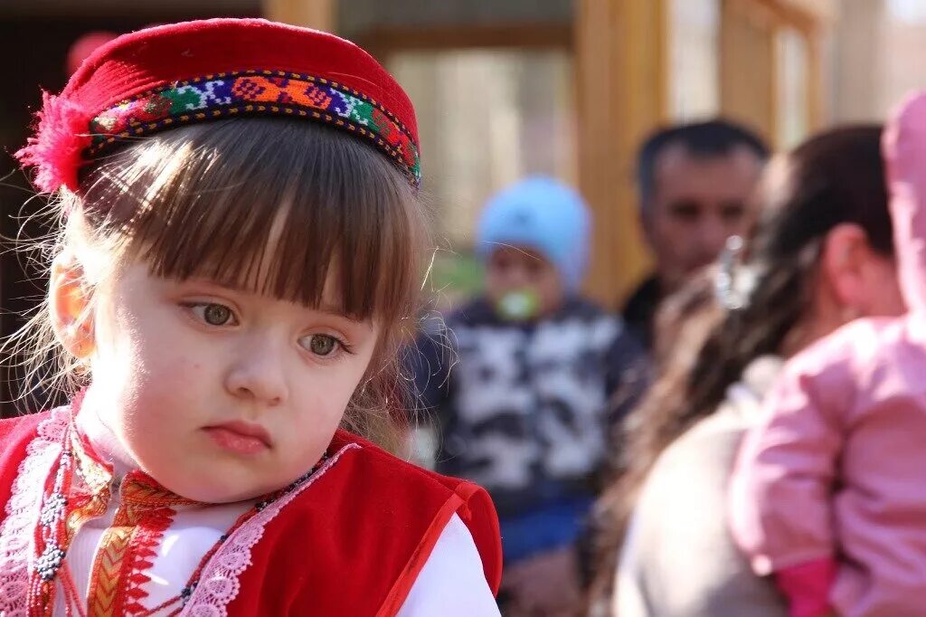 Душанбе национальность. Таджикистан Памирцы народ. Таджикистан Памирцы народность. Памирцы осетины пуштуны. Таджикистан Памир и Памирцы.