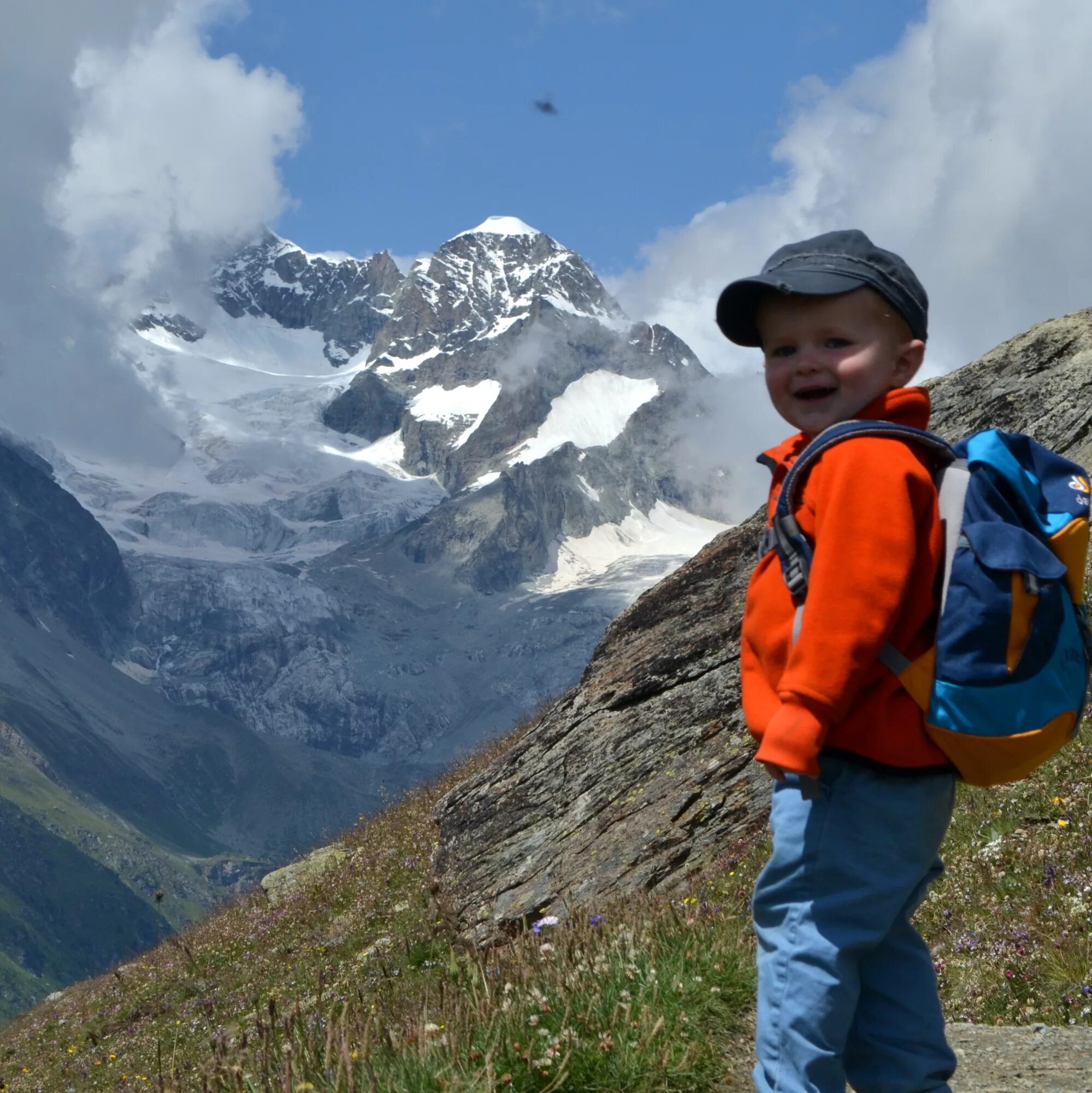 Mountain child. Горы для детей. Дети горы настоящие. Kids hike in Mountain.