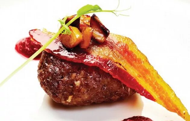 какое вино под утку. сорта красных вин. гусь с вином. еда и вино ресторан. утка с вином.