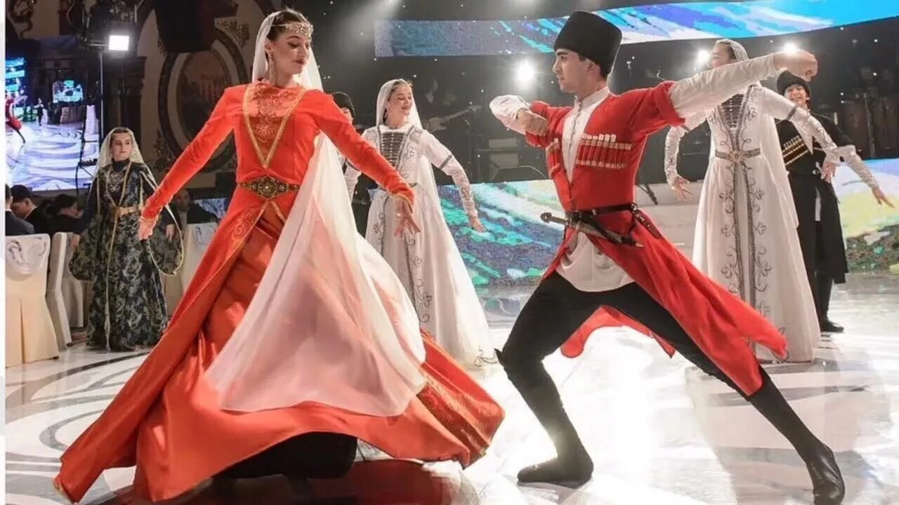 Лезгинка это чей. Ансамбль адат. ансамбль асса. ансамбль асса москва. ансамбль лезгинка дагестан.