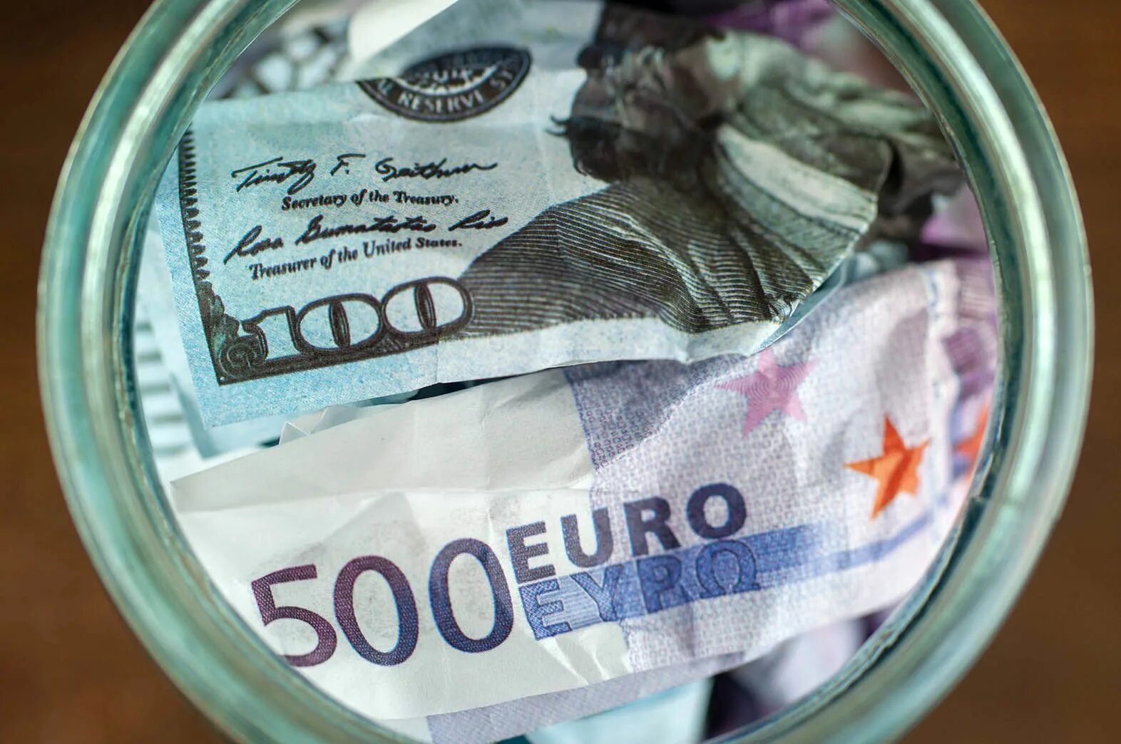 Доллар и евро. Dollars to Euros. Dollars Exchange. 1 Euro to USD. 1 доллар обмен