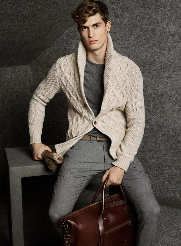 Мужская одежда кардиган. Кардиган массимо дутти мужской. massimo dutti кардиган мужской. massimo dutti мужской лук. мужской свитер massimo dutti бежевый.