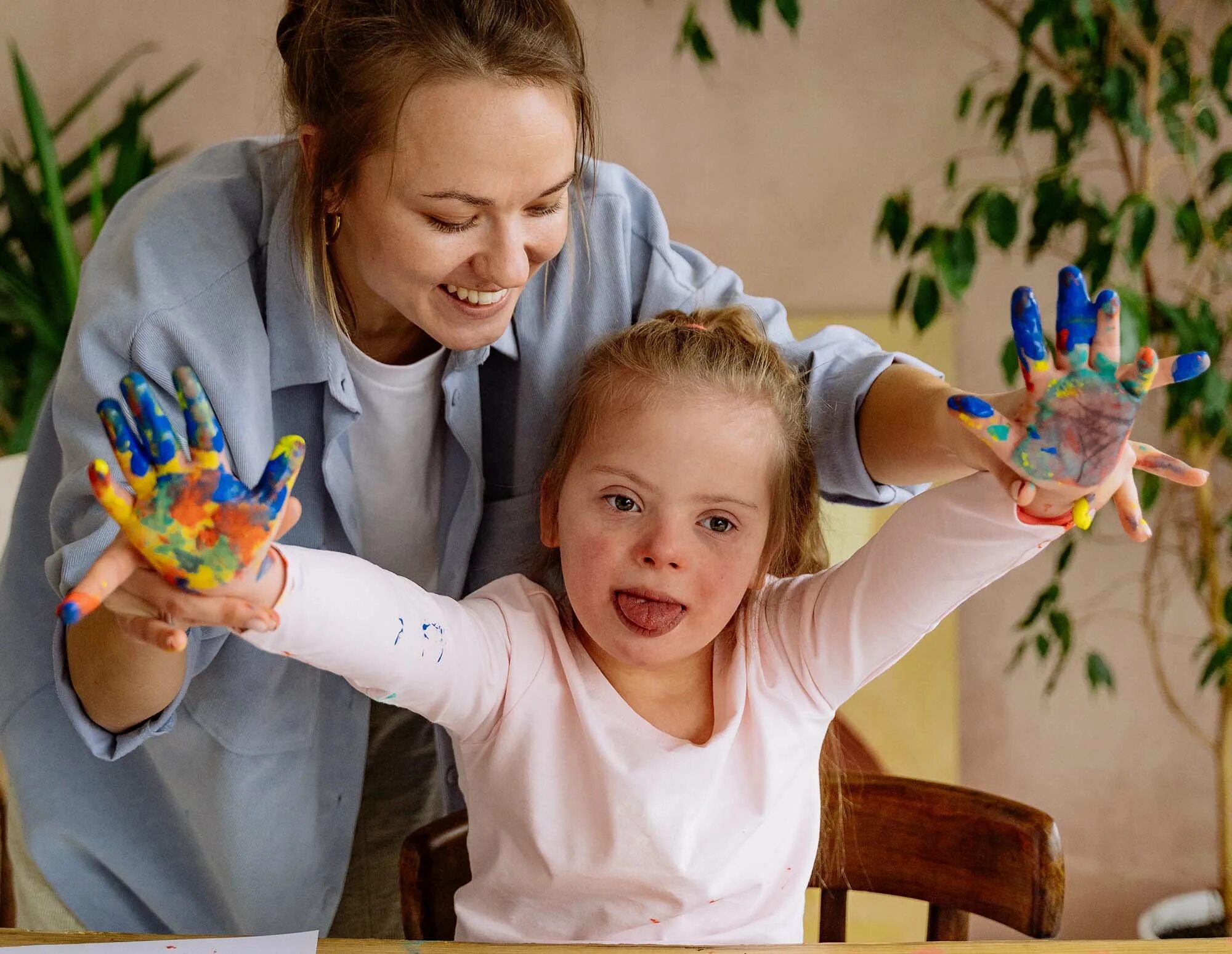 Preschool teachers. Учитель дефектолог. Педагог и дошкольник. Педагог психолог и ребенок. Логопед психолог дефектолог.