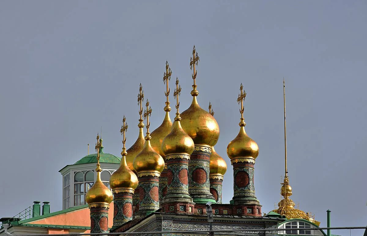 Храмы церкви купола Москва златоглавая. Купола Благовещенского собора Московского Кремля. Ярославль храм златоглавый. Златоглавые соборы в Москве. Почему купола золотые