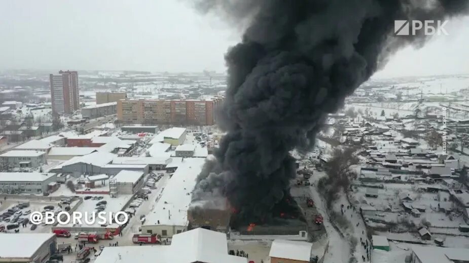 Пожар на складе Красноярск. Пожар на пограничников Красноярск. Пожар на компрессорной станции. Пожар в Красноярске горит крыша.