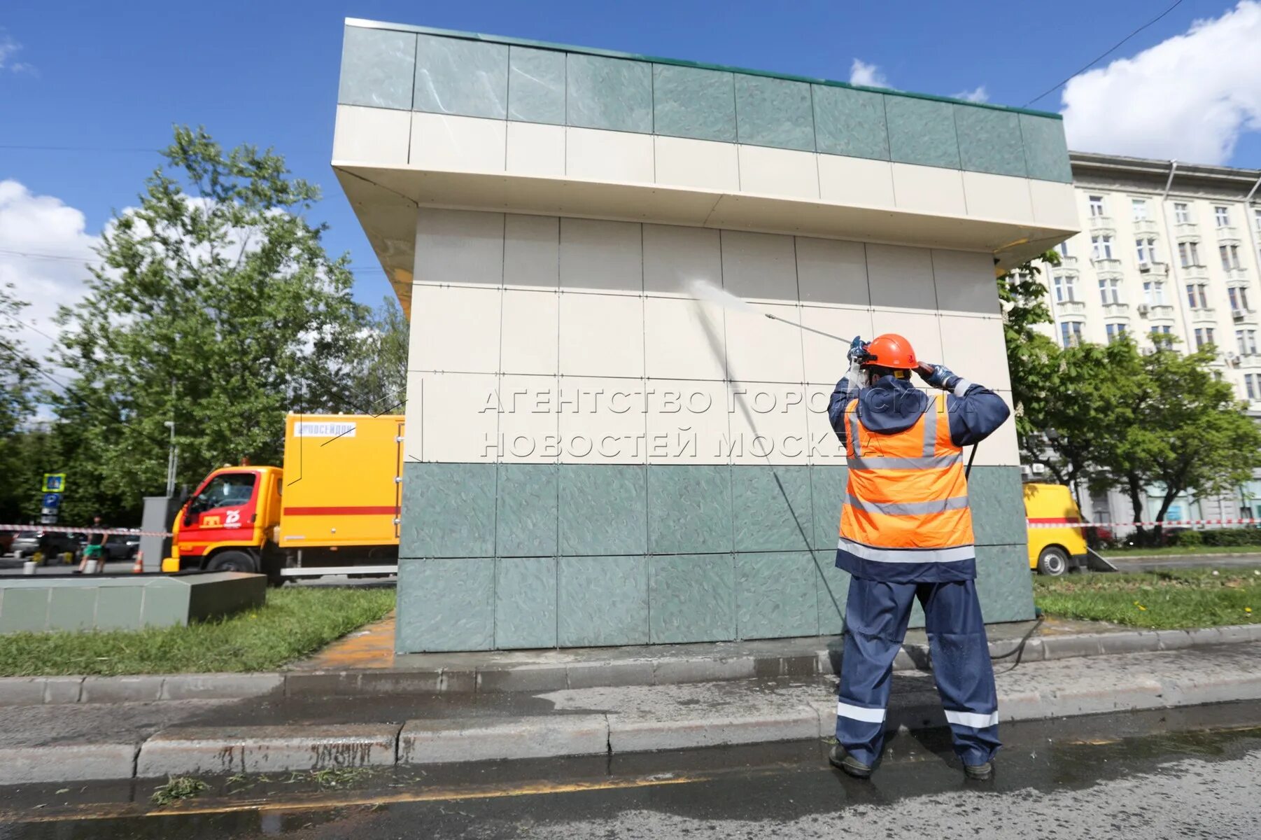 Москоллектор логотип. Гуп москоллектор. Машина москоллектор. Киселев павел александрович москоллектор. Гуп москоллектор логотип.