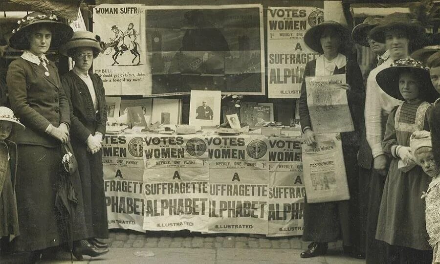 Суфражистки Англия 19-20 век. Суфражистки 20 века. Суфражистки 19 20 века в Англии. Суфражистки 1908. Движение за избирательное право женщин