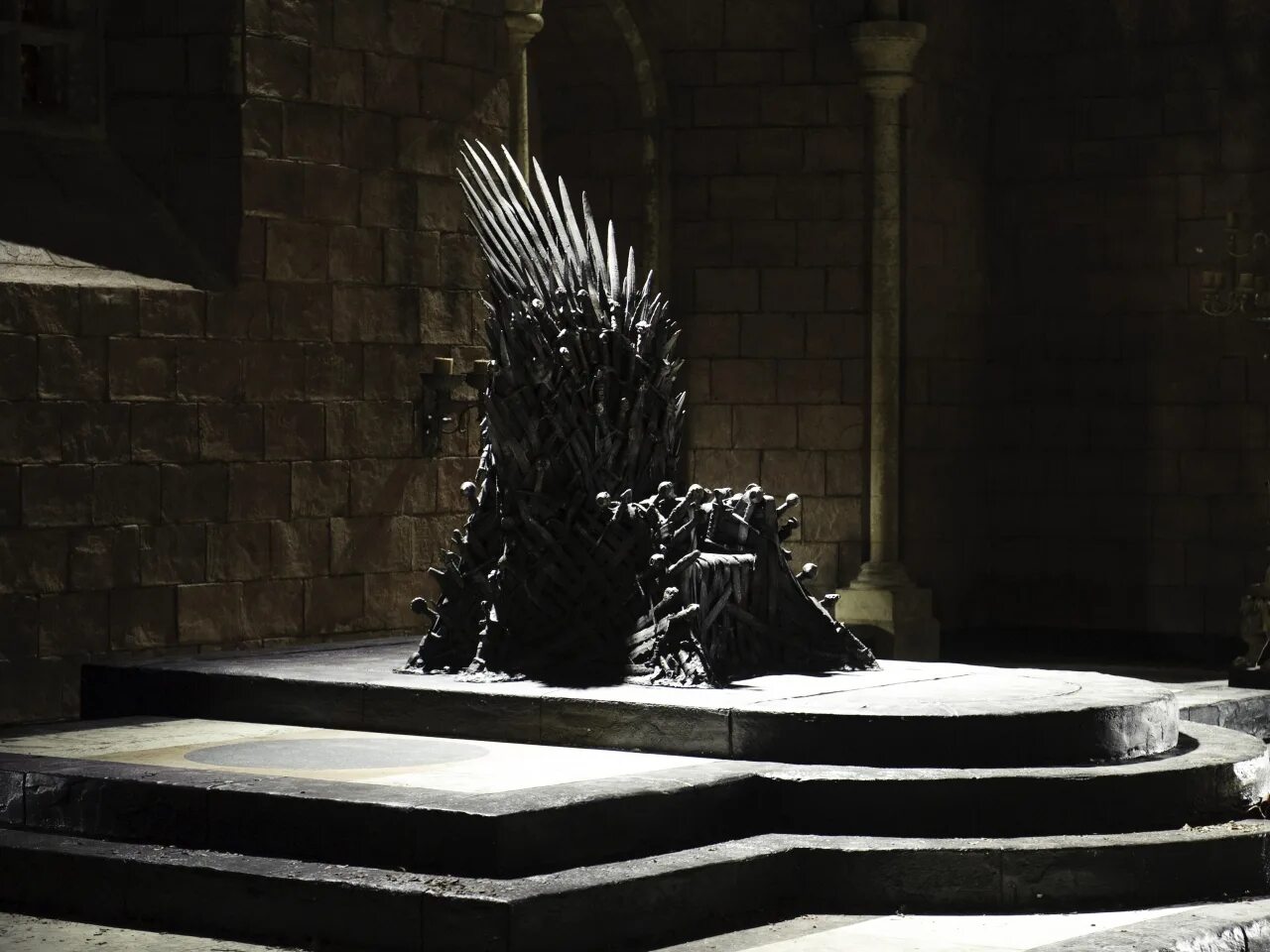 Throne live
