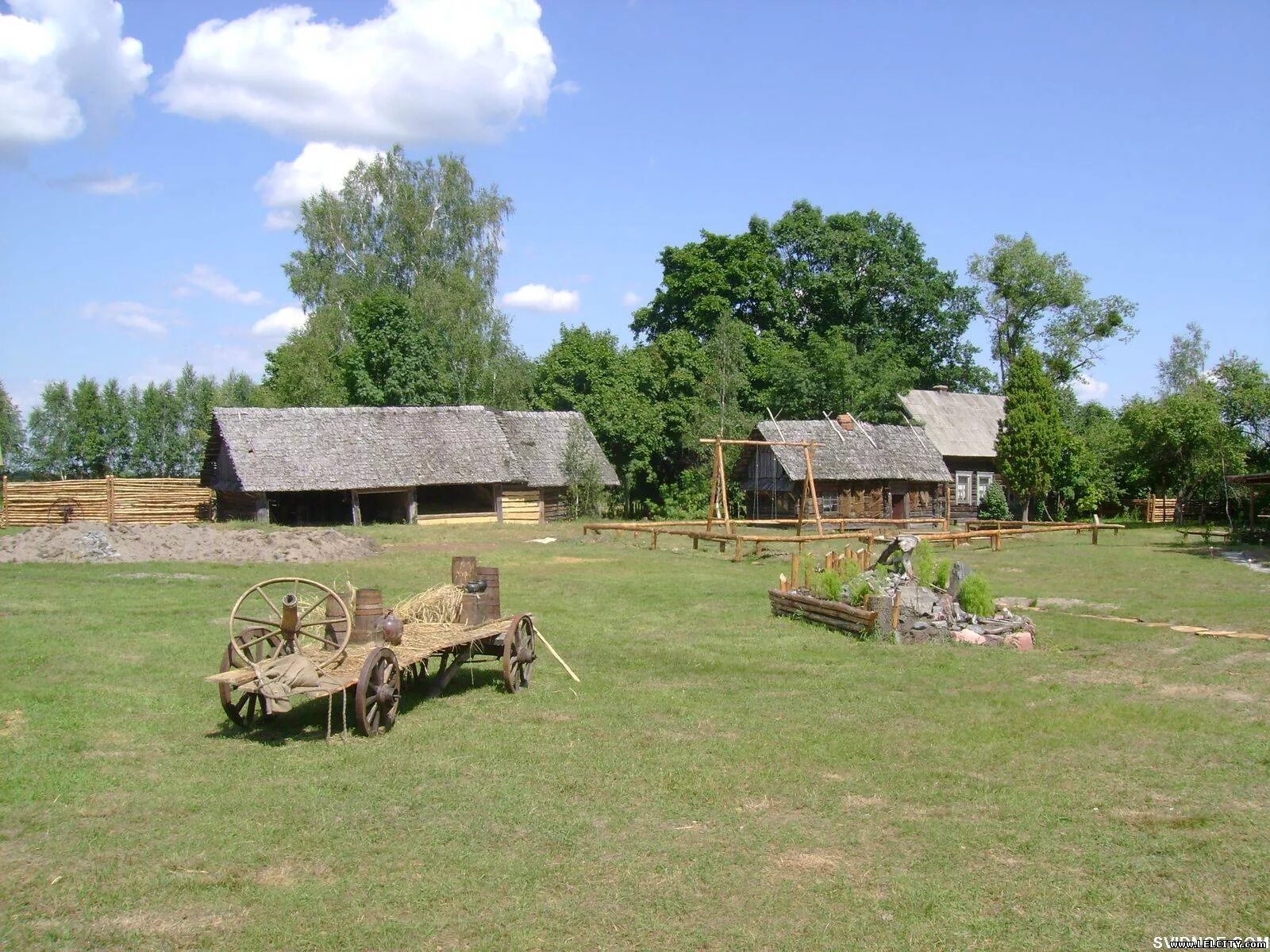 агротуризм на землях сельхозназначения. зепп хольцер усадьба. агротуризм на землях сельхозназначения. коровы на ферме. агротуризм/сельский туризм россии.