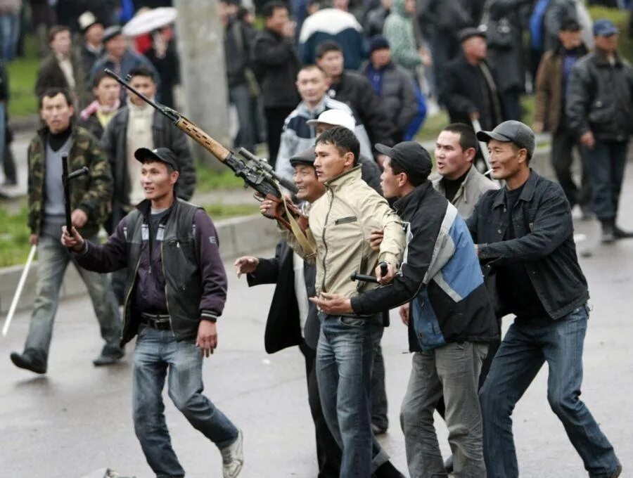 Геноцид в душанбе. Революция в Кыргызстане 2010 погромы.