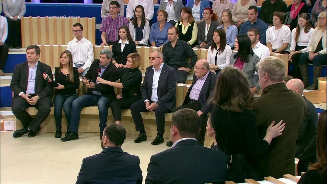 Гости первого канала. Гости студии время покажет. 1 канал время покажет. Время покажет эксперты. Время покажет 2015 год.