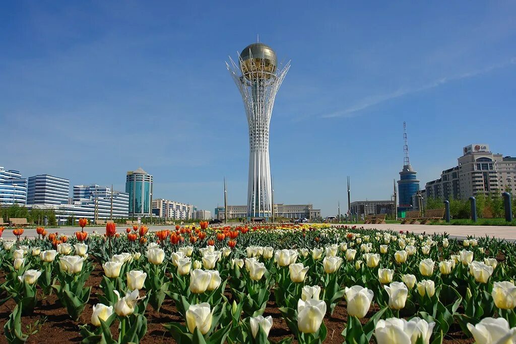Погода в астане в мае. Монумент Астана-Байтерек. Байтерек Астана. Казахстан башня Байтерек. Астана в мае.