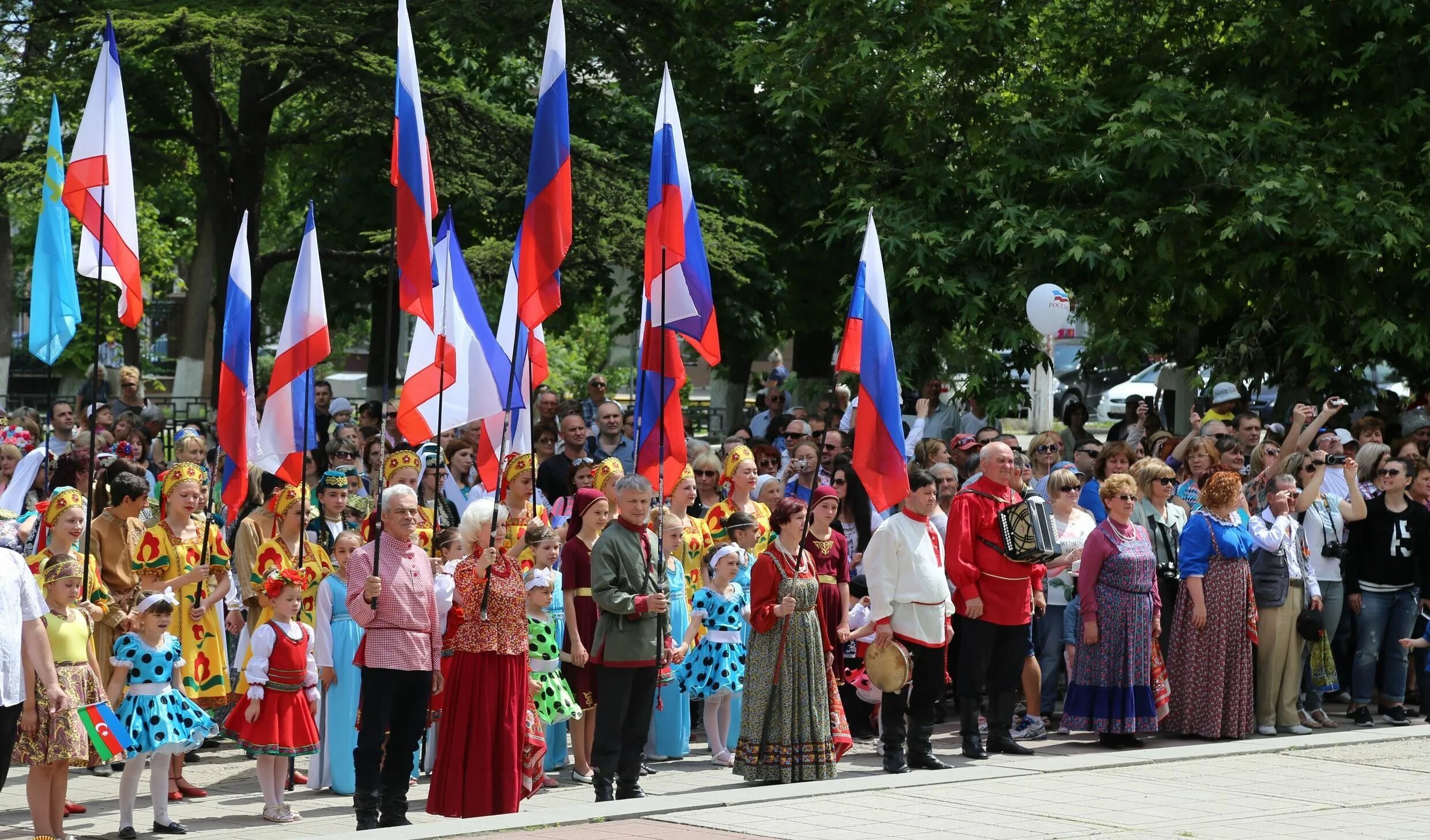 Народ картинки. Дружба народов России. Многонациональный народ России. Народы России. Многонациональное население России.