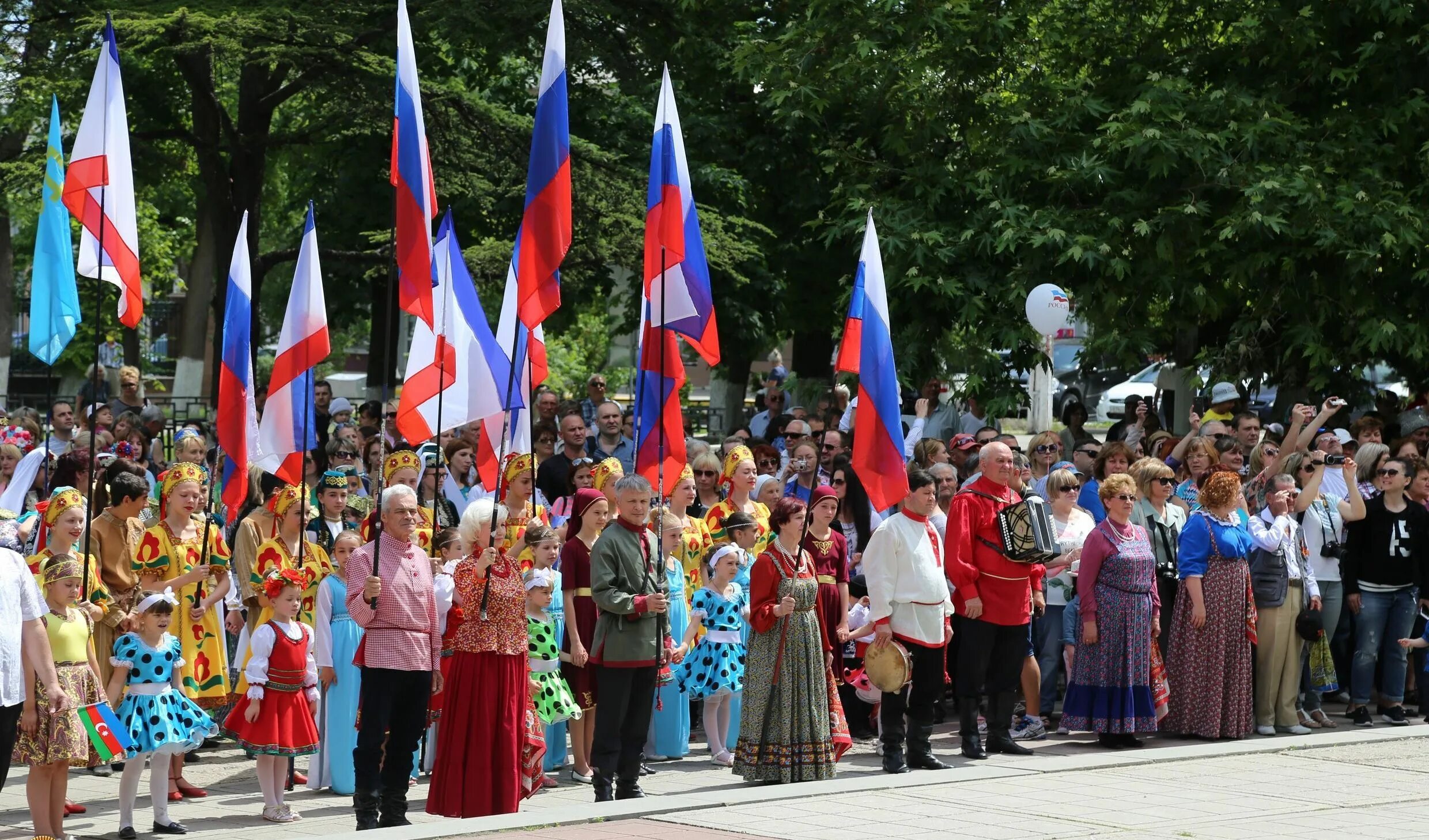 Национальности россии 2024. Дружба народов России. Многонациональный российский народ. Многонациональное население России. Многонациональная культура Крыма.