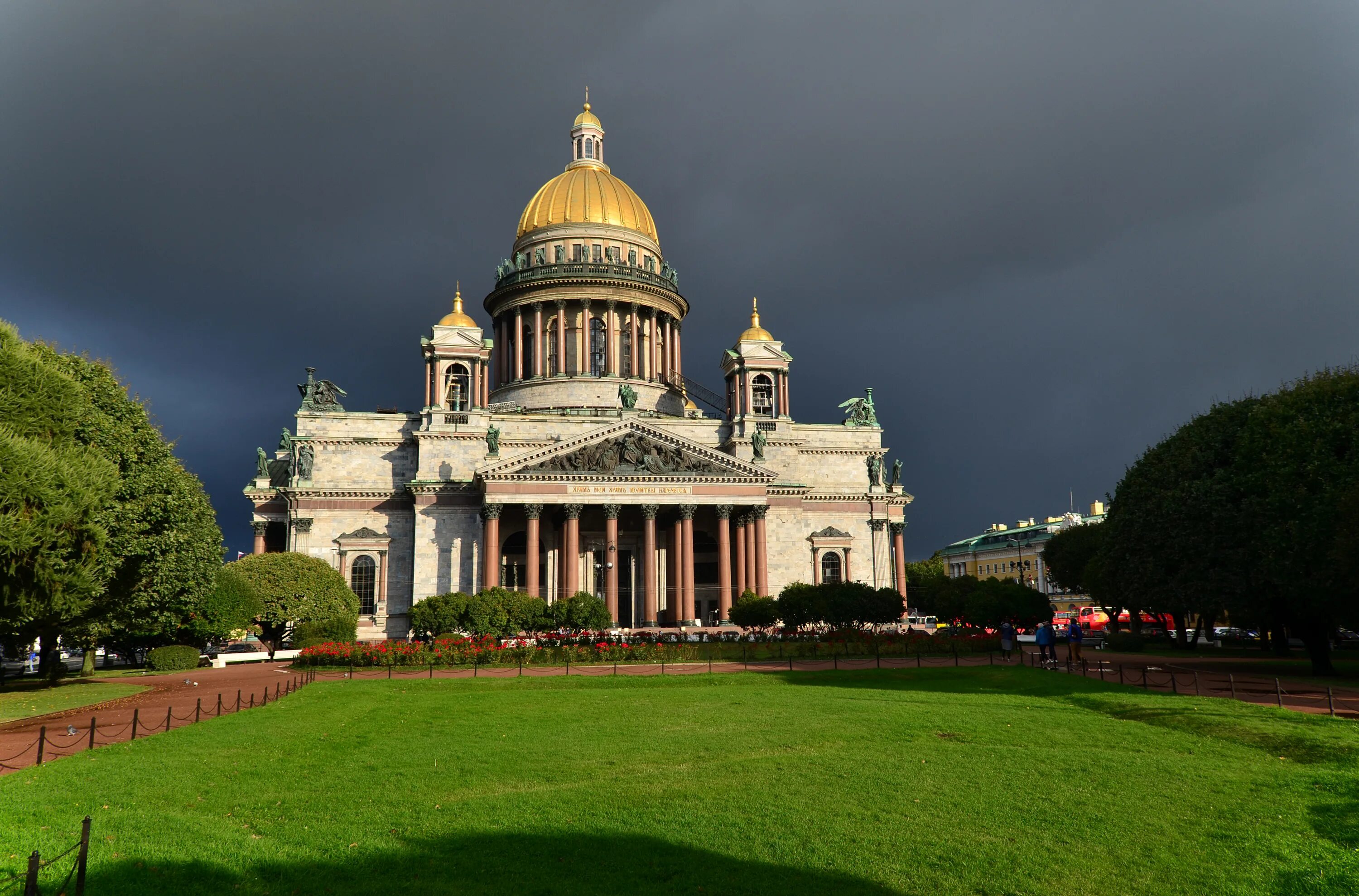 Сколько церквей в спб