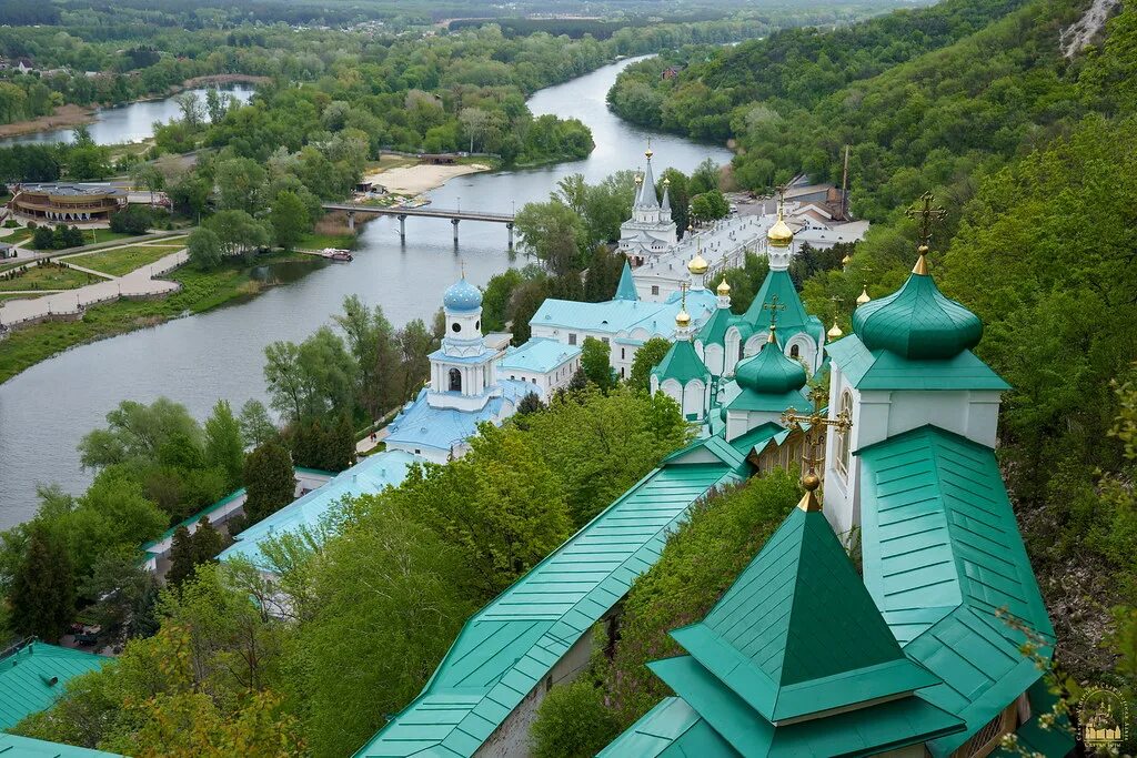 Свято святогорская лавра. Свято Успенский Лавра Святогорск. Мужской монастырь Славяногорск. Николаевская Церковь Святогорской Лавры. Святогорский монастырь Николаевская Церковь.