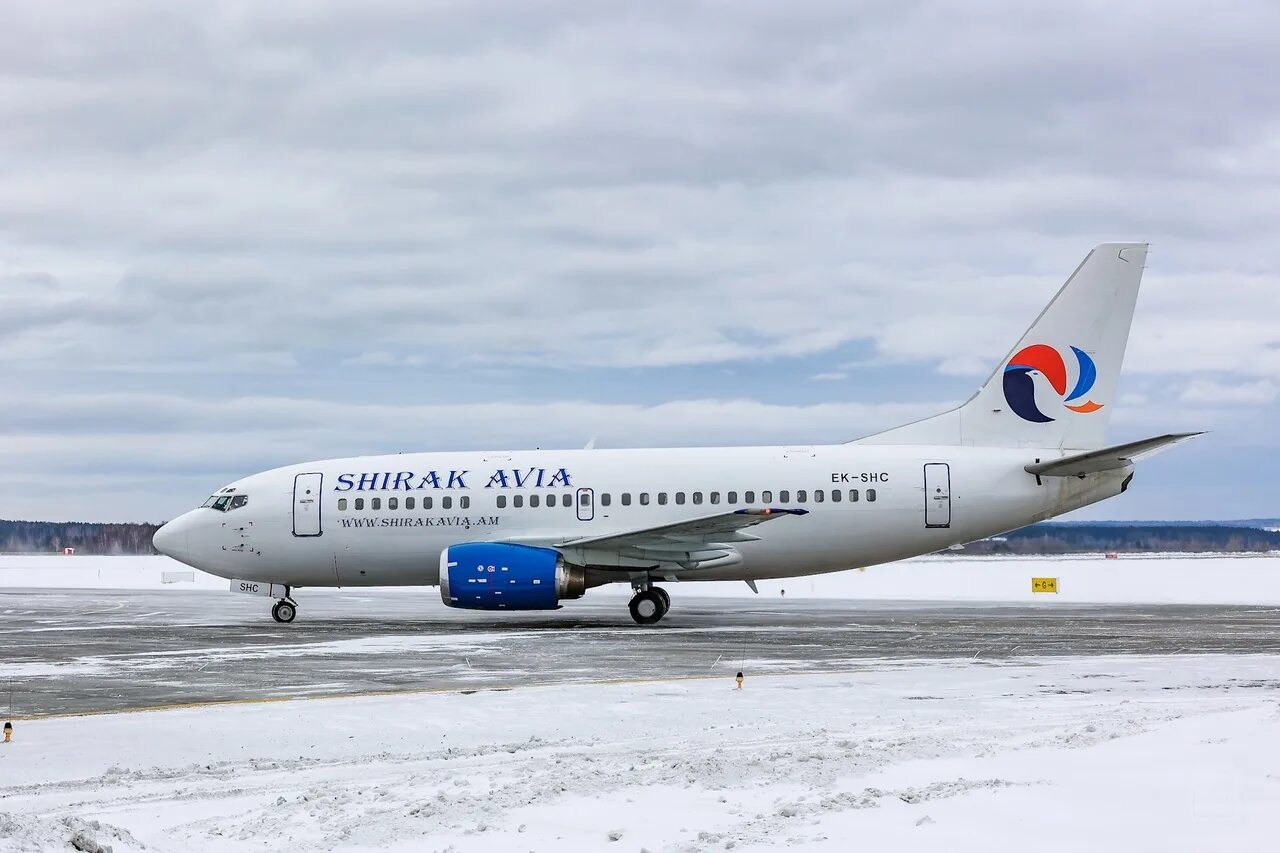 Ширак Армения авиакомпания. 737-500 Shirak. Боинг 737-500 Ширак. Ширак авиа Боинг.