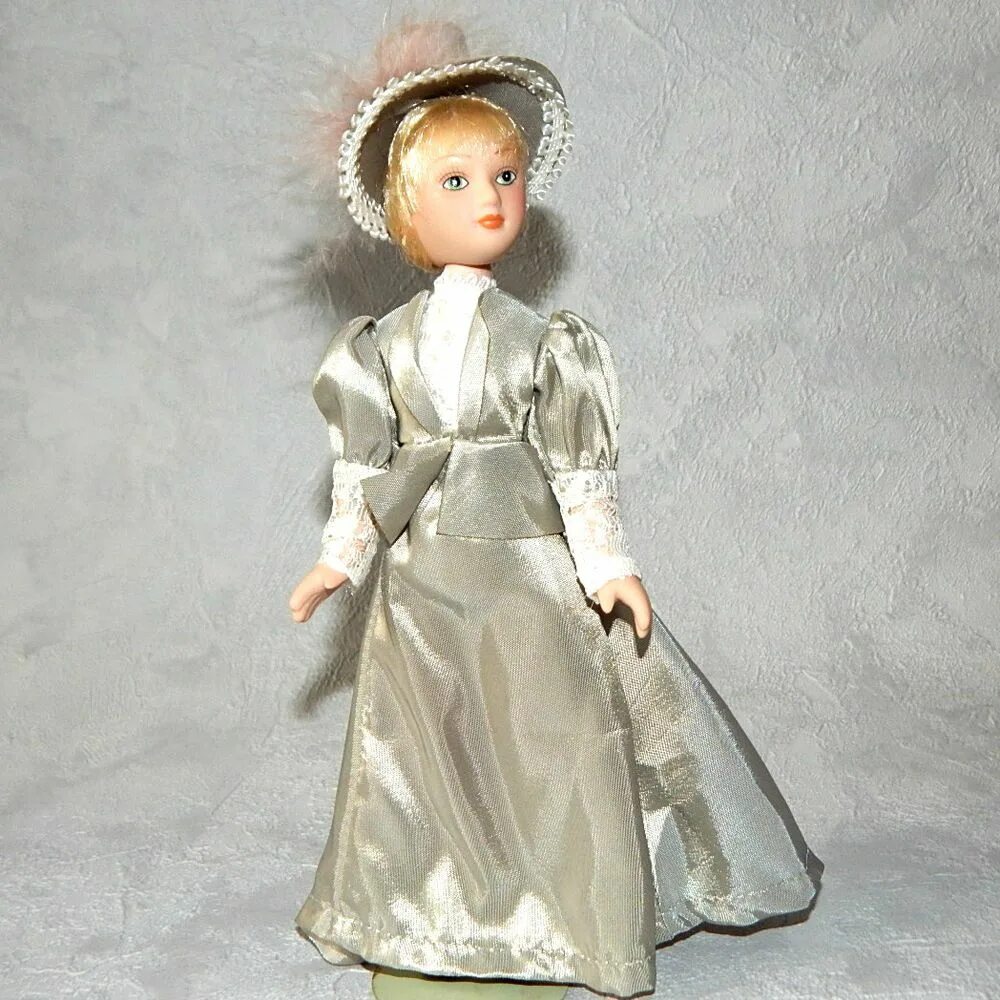 Купить куклы эпох. Куклы ДЕАГОСТИНИ дамы эпохи. Куклы ДЕАГОСТИНИ дамы эпохи коллекция. Кукла Джейн Остин дамы эпохи. Фарфоровая кукла DEAGOSTINI дамы эпохи.