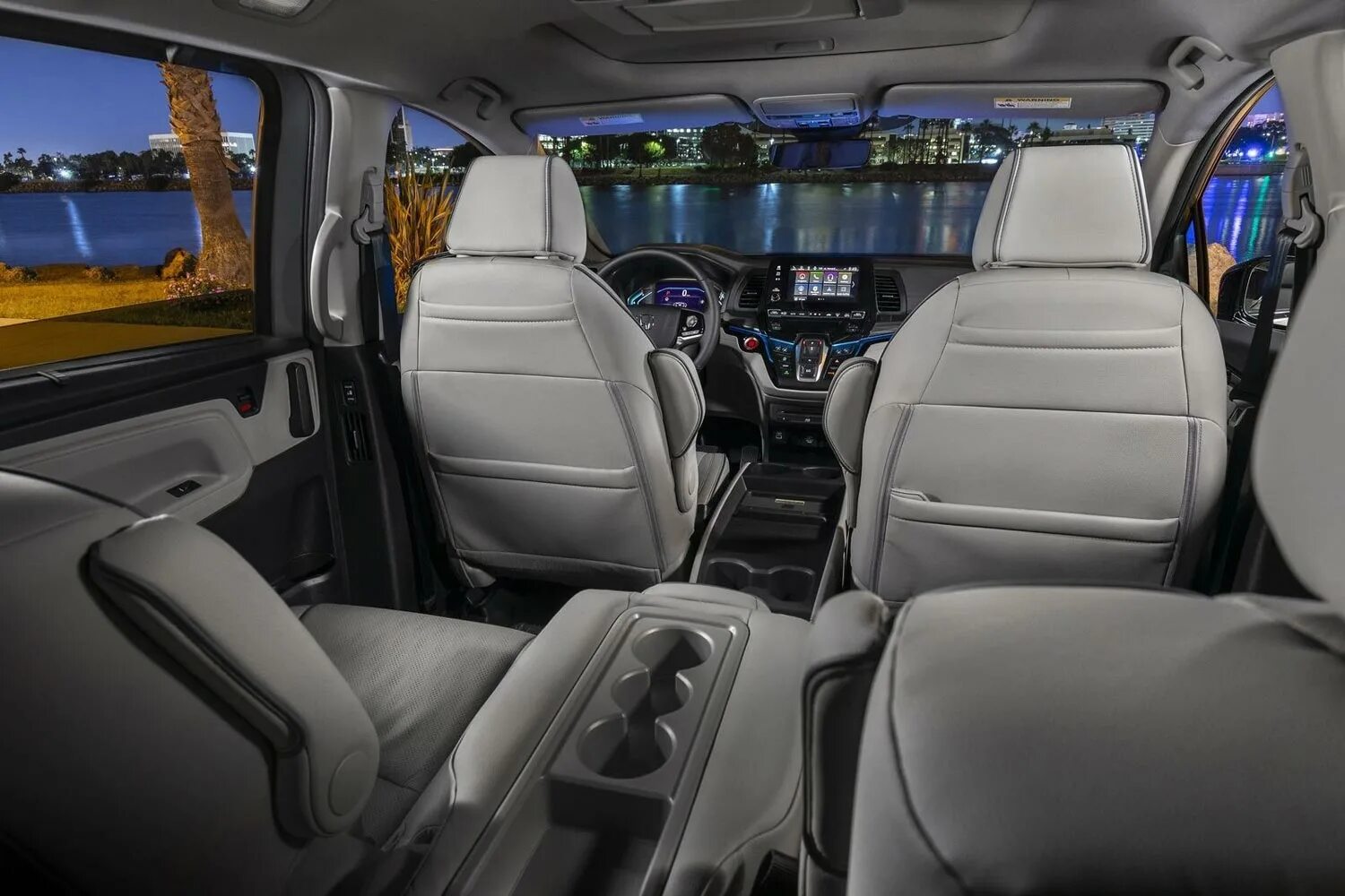 Honda odyssey 2017 салон. Салон одиссея. Хонда одиссей 2016 салон. Хонда одиссей 2021. Honda odyssey 2012 салон.