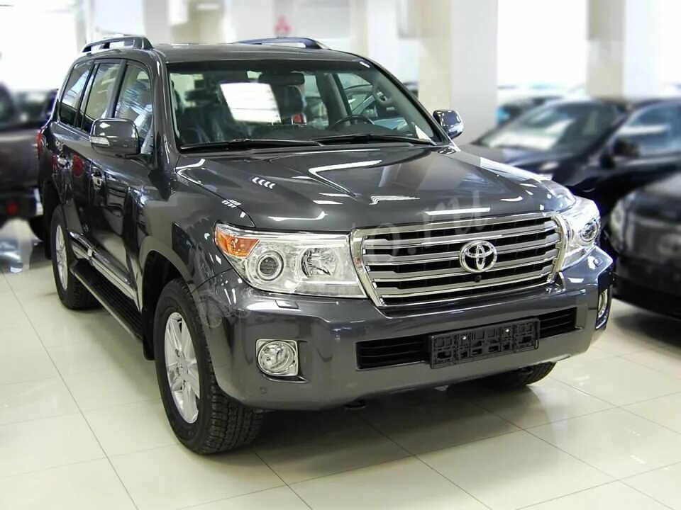 Куплю б у тойота ленд крузер. Toyota Land Cruiser 200 2015. Тойота ленд Крузер 200 Рестайлинг 1. Land Cruiser 200 комплектация Luxe. Land Cruiser 200 серебро.