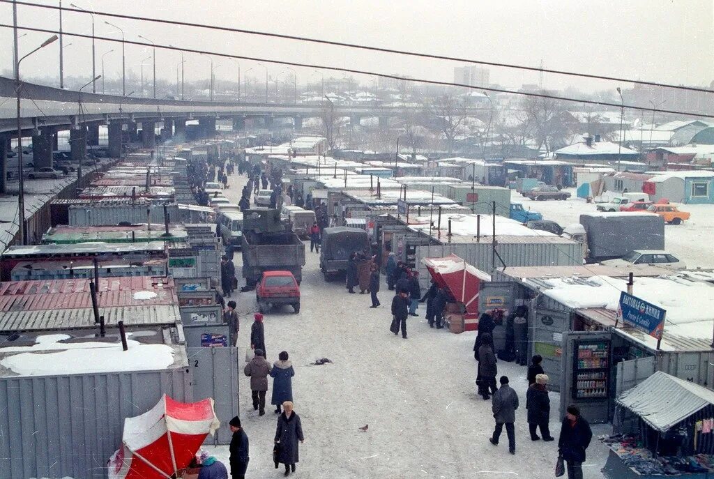 Центр 90 е. Омск в 90. новокузнецк вокзал 90е. центральный рынок тюмень 90е. ленинский рынок омск в 90е.