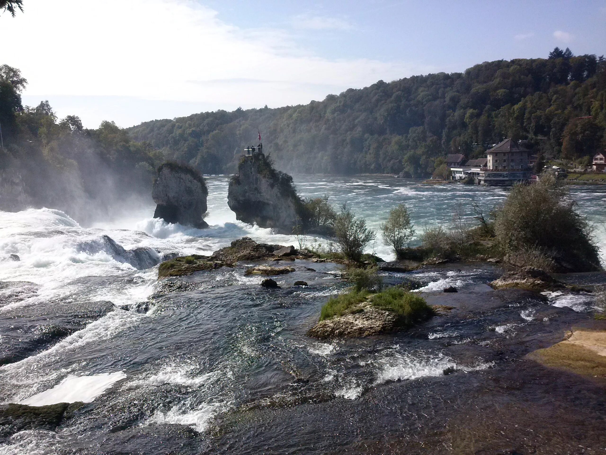 Исток реки рейн. Рейн Швейцария. Река Рейн в Швейцарии. Рейнский водопад.