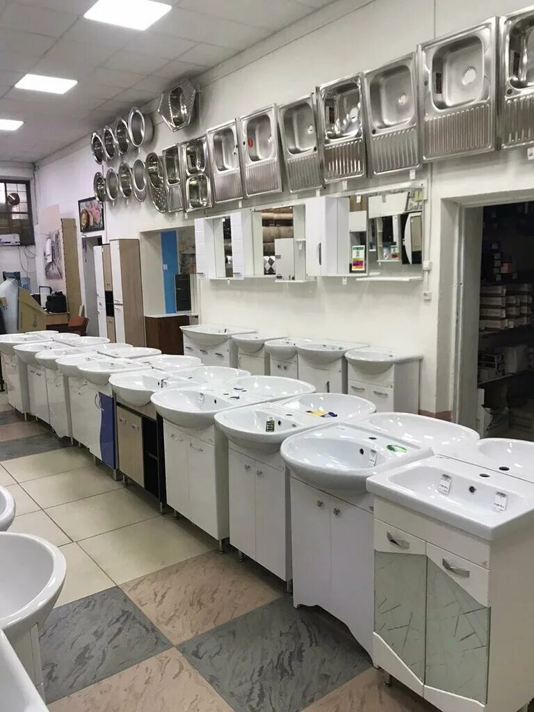 Водолей магазин сантехники в новосибирске. Сантехник краснодар водолей. Московская улица краснодар. Витрина магазина сантехники. Водолей магазин сантехники краснодар.
