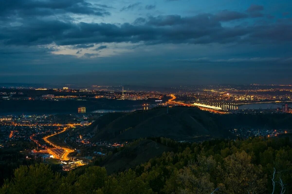 Подслушано красноярский. Афонтова гора Красноярск. Красноярск виды города. Панорама ночного Красноярска. Красноярск вид на горы.