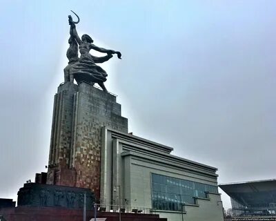 Выставка в рабочем и колхознице