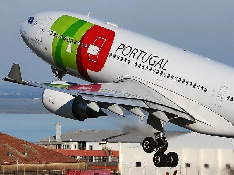 Авиакомпания tap portugal. Аэропорт португалии. Airbus a320-100 tap portugal. Авиакомпании португалии. Авиакомпания tap portugal.