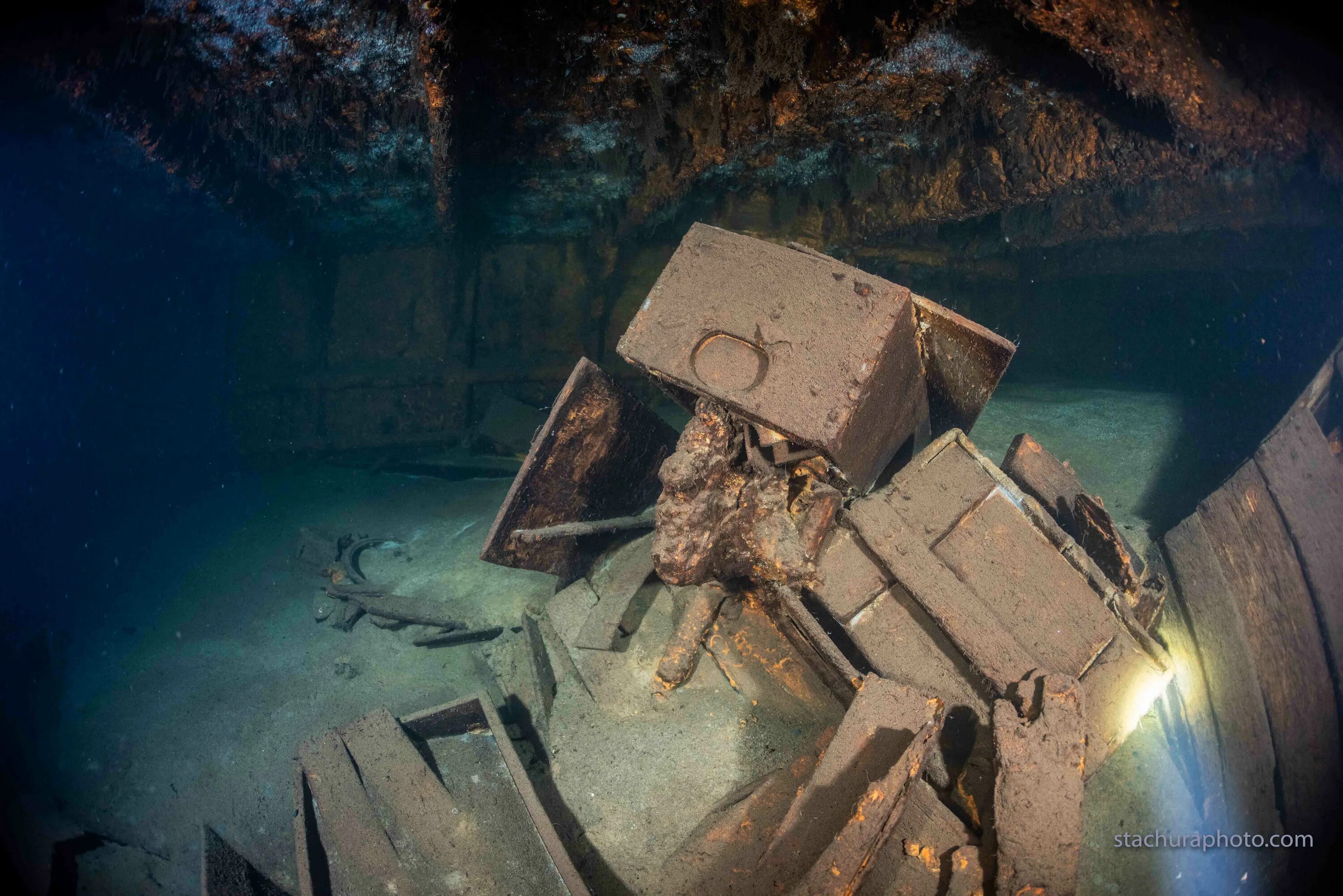 Дно Балтийского моря затонувшие корабли. Затопленные корабли на дне. Затонувшие корабли на Балтике. Находки на затонувших кораблях.