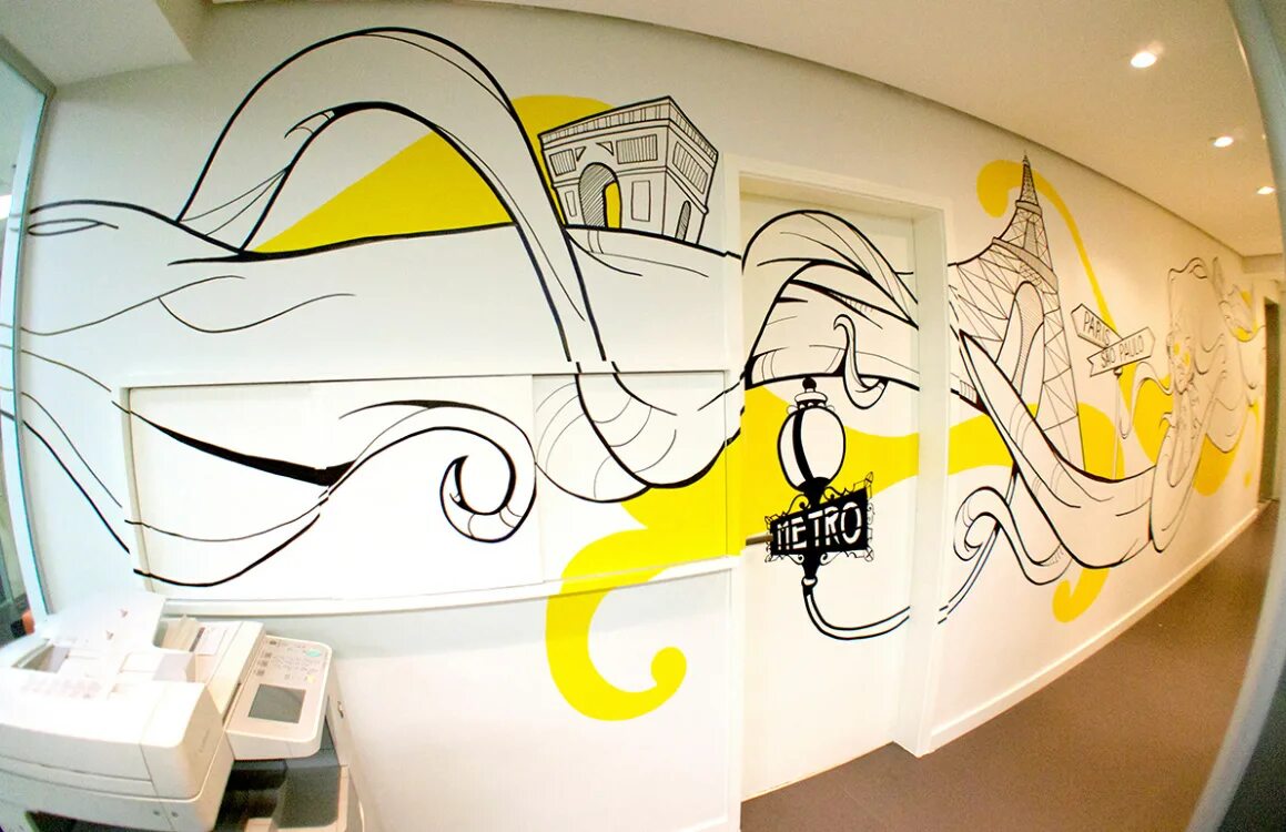 Оформление стен в доме культуры. Роспись стен в стиле лофт. Фотообои для салона красоты на стену. Цветы на стене. Дизайнерская роспись стен.